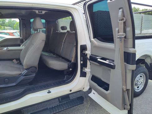 Used 2017 Ford F250 XL w/ Power Equipment Group AWD/4WD image 13