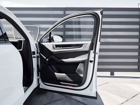 Used 2024 Porsche Cayenne Turbo GT image 24