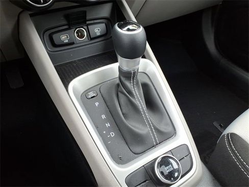 Used 2025 Hyundai Venue SEL image 20