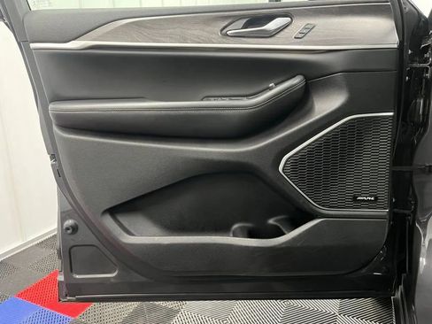 Used 2022 Jeep Grand Cherokee Limited 4xe w/ Luxury Tech Group II AWD/4WD image 11