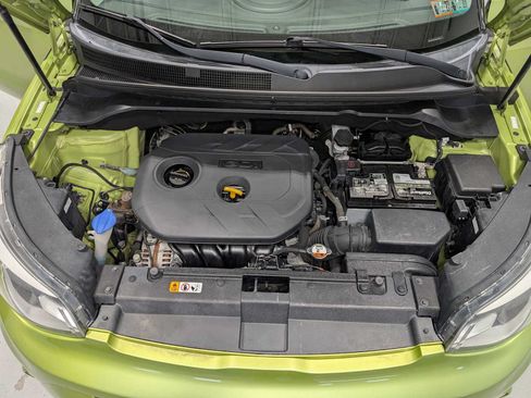 Used 2017 Kia Soul + FWD image 14
