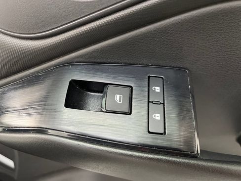 Used 2024 Nissan Rogue S FWD image 31