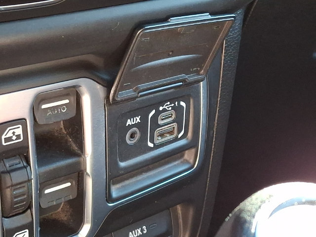 Used 2018 Jeep Wrangler Unlimited Sport S AWD/4WD image 25