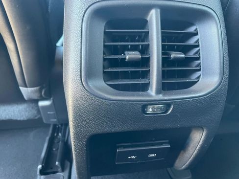 Used 2019 Jeep Cherokee Latitude Plus w/ Cold Weather Group AWD/4WD image 26