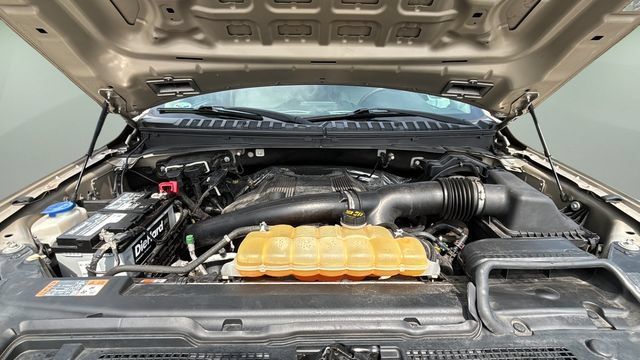 Used 2018 Ford Expedition Max XLT w/ Equipment Group 201A AWD/4WD image 32