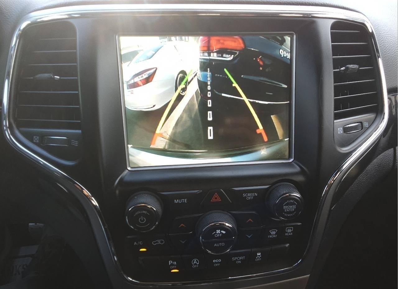 Used 2017 Jeep Grand Cherokee Laredo AWD/4WD image 16