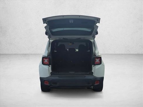 Used 2021 Jeep Renegade Latitude image 6