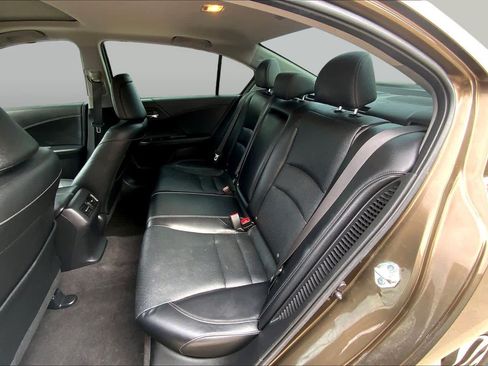 Used 2017 Honda Accord Touring image 21