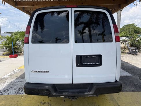 Used 2017 Chevrolet Express 2500 RWD image 6