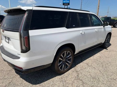 Used 2024 Cadillac Escalade ESV Sport Platinum AWD/4WD image 3