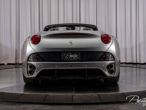 Used 2014 Ferrari California image 21