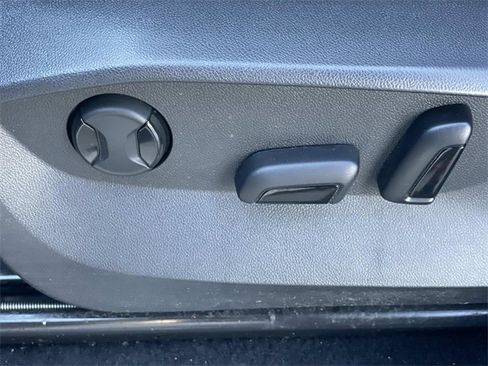 Used 2023 Volkswagen Tiguan SE R-Line image 18