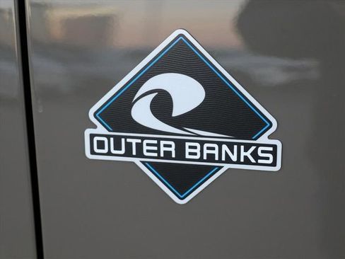 Used 2025 Ford Bronco Outer Banks image 9