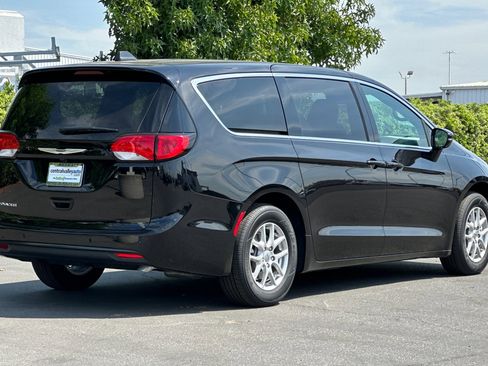 New 2025 Chrysler Voyager LX image 4