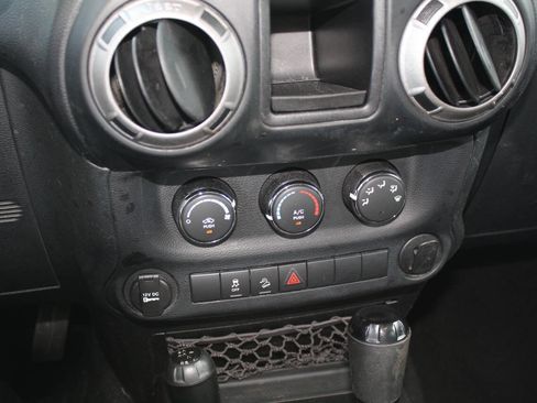 Used 2012 Jeep Wrangler Unlimited Sport image 11