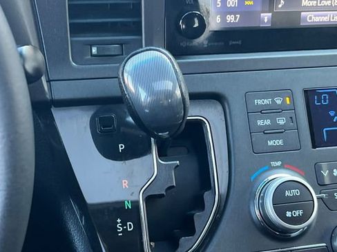 Used 2016 Toyota Sienna SE w/ SE Preferred Package image 25