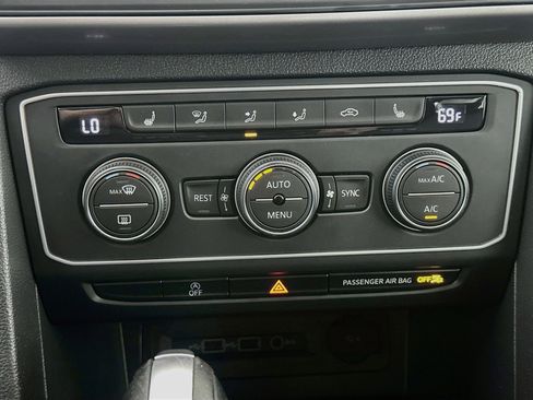 Used 2021 Volkswagen Atlas SE w/ Panoramic Sunroof Package FWD image 24