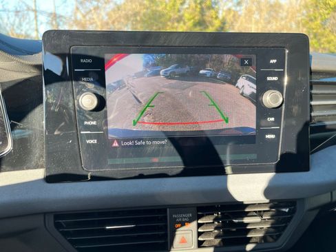 Used 2025 Volkswagen Jetta SE image 22