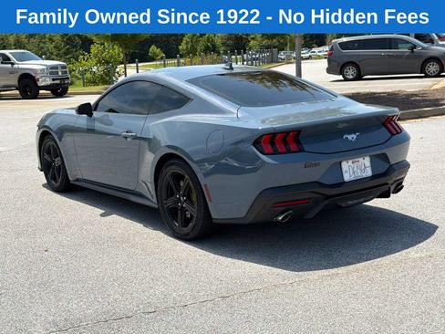 Used 2025 Ford Mustang Coupe RWD image 5