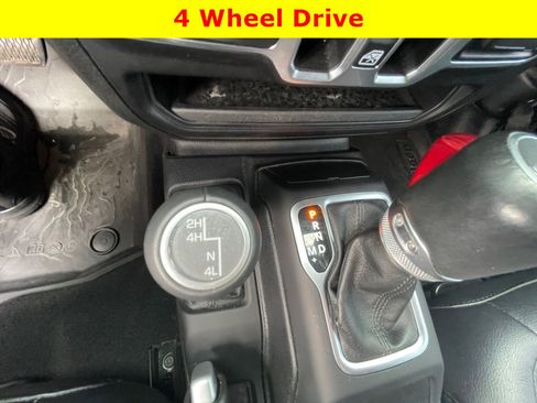 Used 2019 Jeep Wrangler Unlimited Sahara AWD/4WD image 27