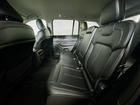 Used 2023 Jeep Grand Cherokee Limited AWD/4WD image 27