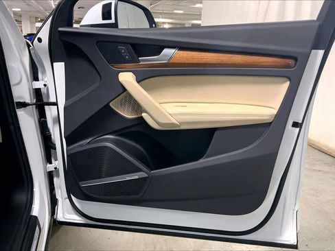 Used 2022 Audi Q5 e Premium Plus image 22