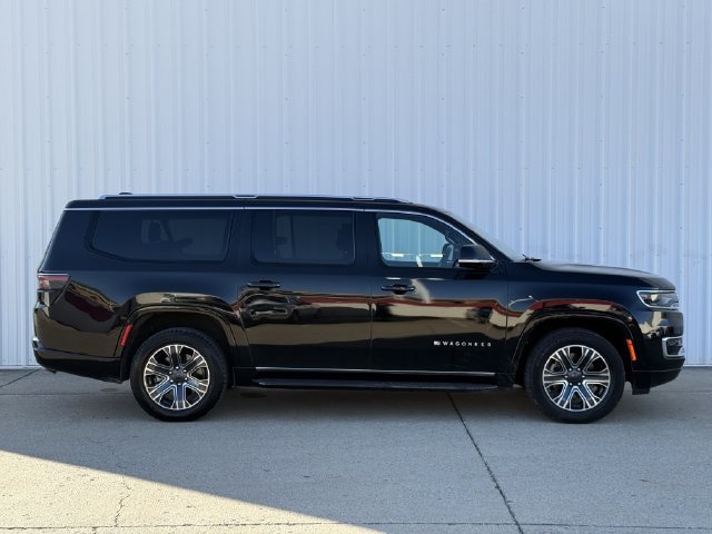 Used 2024 Jeep Wagoneer L Series II w/ Flexible Seating Group RWD image 3