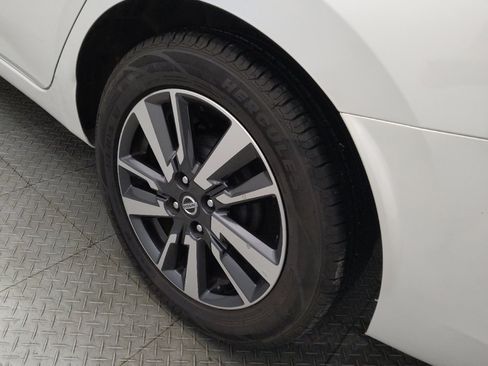 Used 2022 Nissan Versa SV FWD image 30