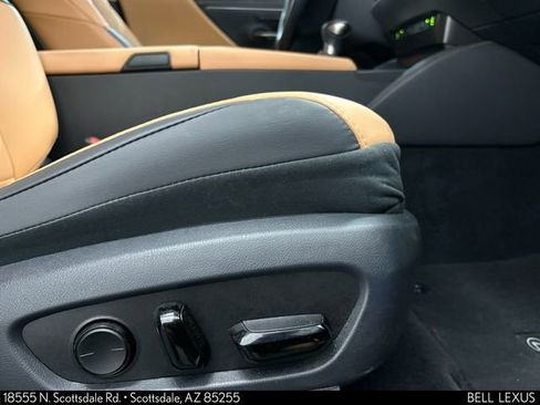 Used 2025 Lexus ES 300h w/ Premium Package FWD image 28