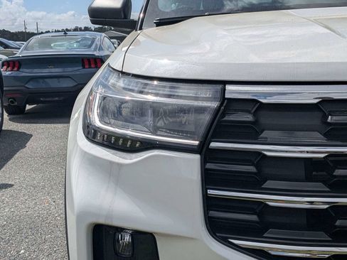 New 2026 Ford Explorer Active w/ Active Comfort Package image 8