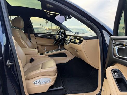 Used 2017 Porsche Macan image 30