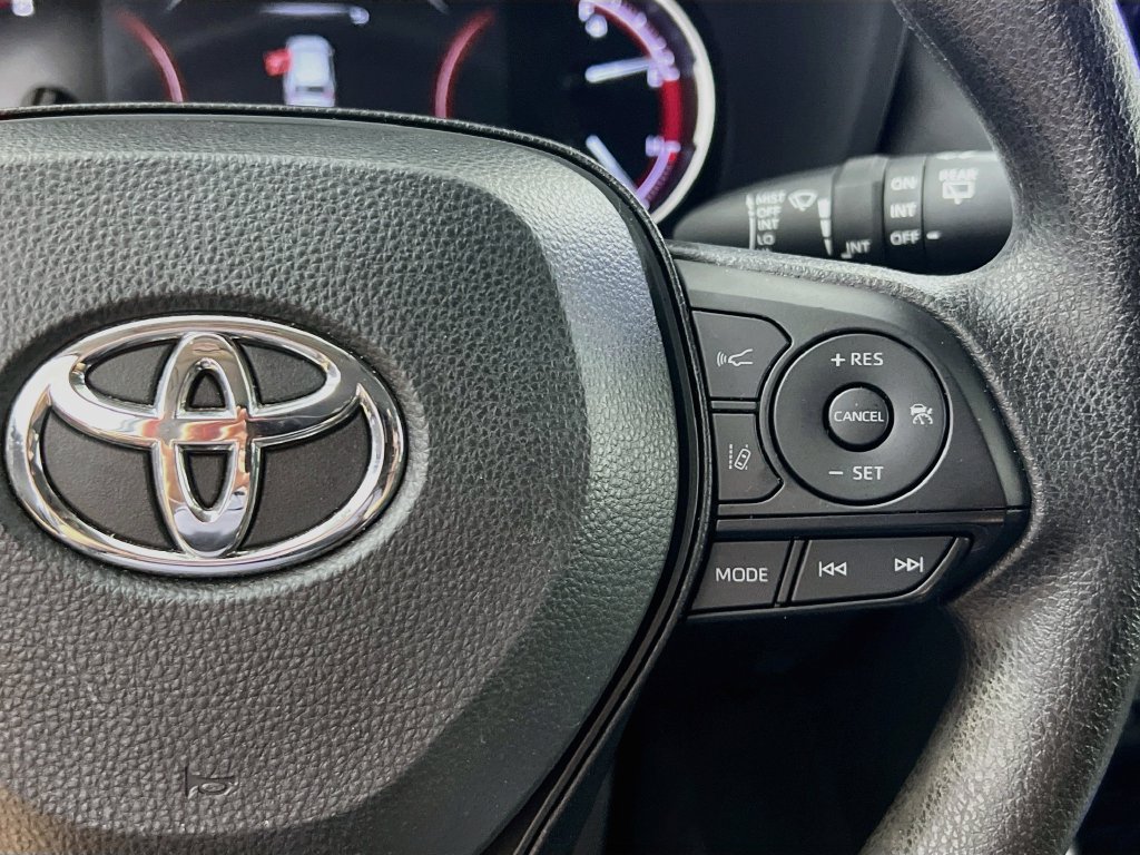 Used 2025 Toyota RAV4 XLE FWD image 19
