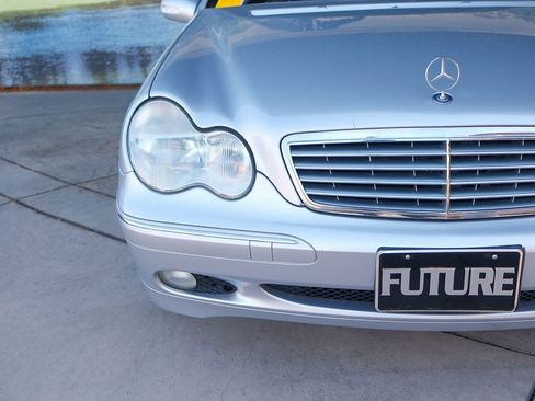 Used 2002 Mercedes-Benz C 320 Sedan image 39