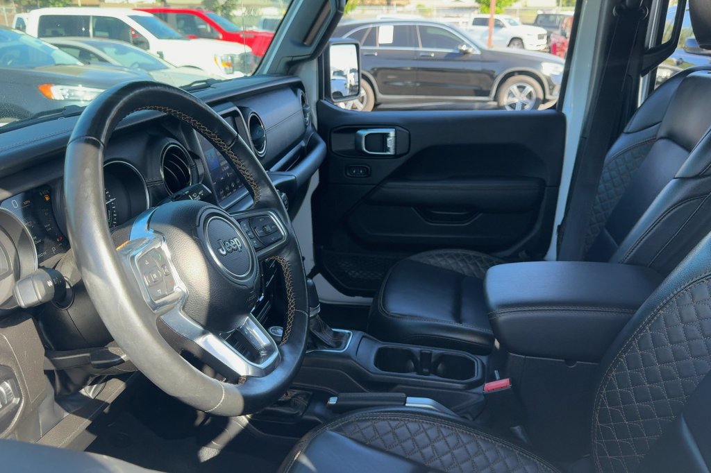 Used 2022 Jeep Wrangler Unlimited Sahara AWD/4WD image 11