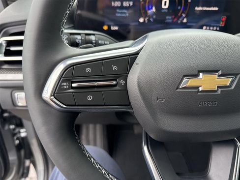 Used 2025 Chevrolet Traverse LT FWD image 36