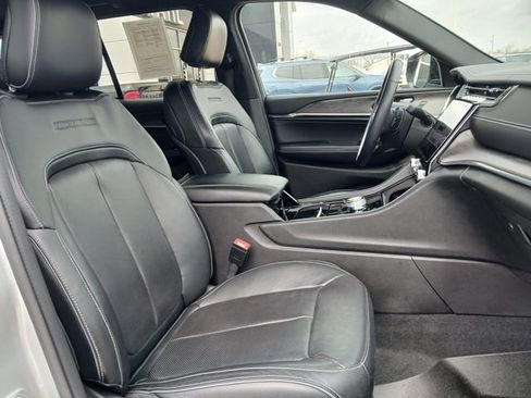 Used 2022 Jeep Grand Cherokee Overland AWD/4WD image 15
