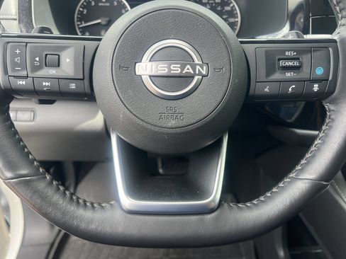 Used 2023 Nissan Pathfinder SL AWD/4WD image 9