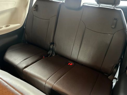 Certified 2024 Toyota Sienna Platinum image 18