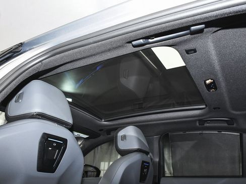 Used 2025 BMW i5 M60 w/ Executive Package image 63