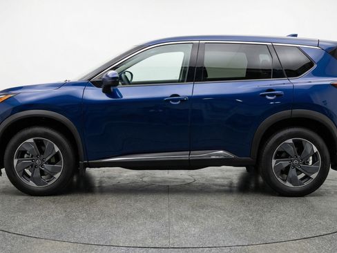 Used 2025 Nissan Rogue SV AWD/4WD image 5
