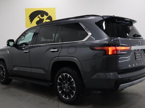 Used 2023 Toyota Sequoia Limited image 9