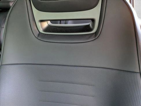 Used 2025 Land Rover Defender 110 image 13