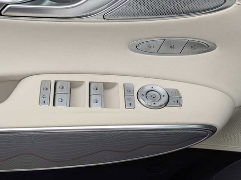 Used 2022 Genesis GV70 2.5T w/ Advanced Package image 29