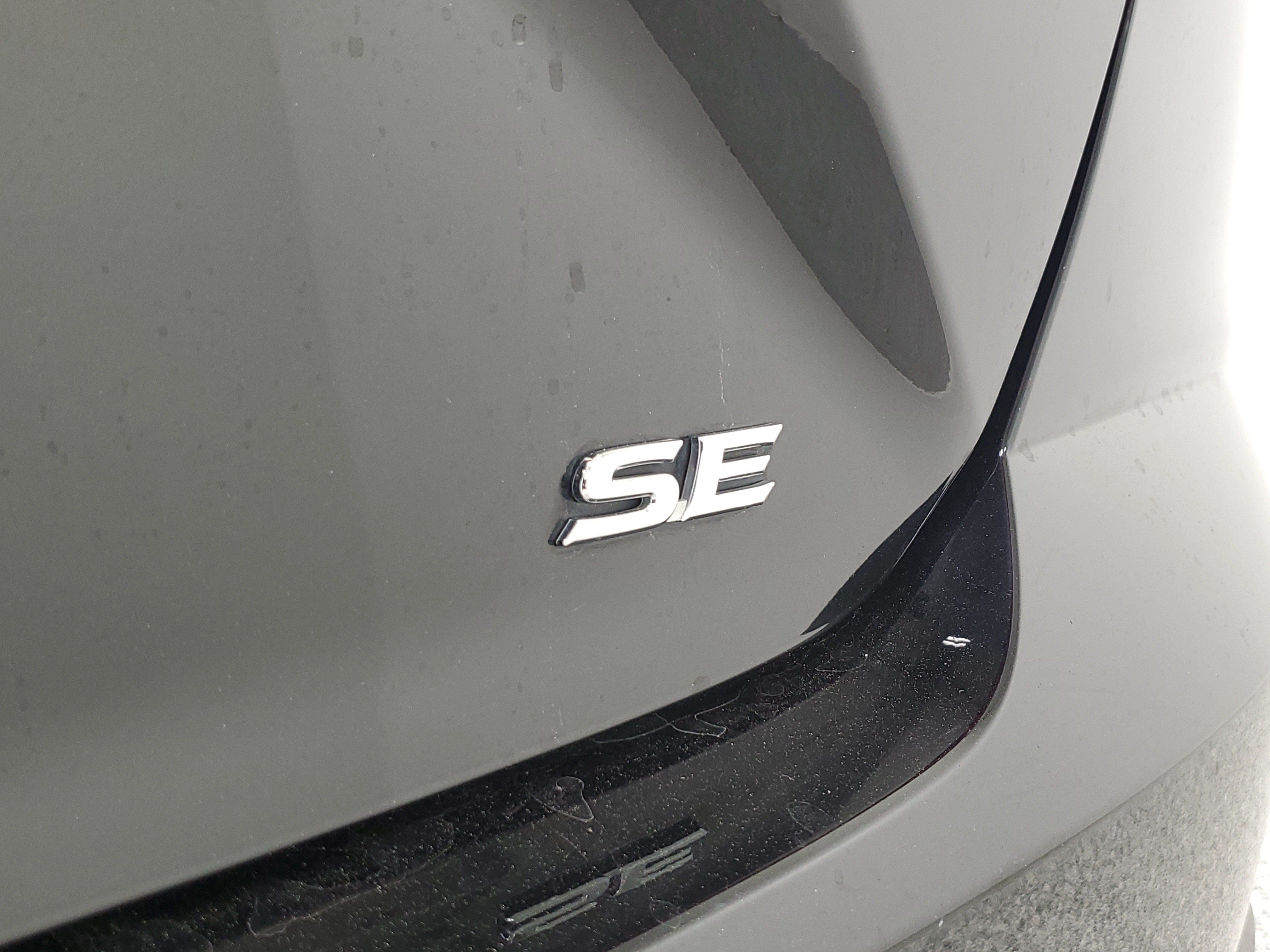 Used 2025 Toyota Camry SE FWD image 7