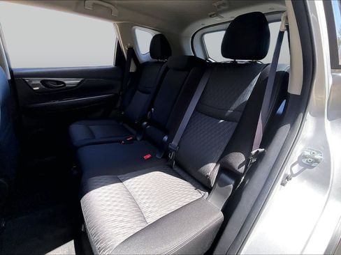 Used 2020 Nissan Rogue S FWD image 19