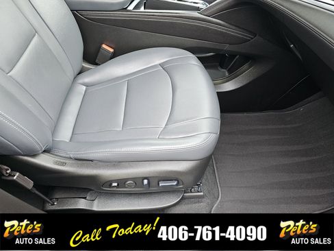 Used 2024 Buick Enclave Premium image 17