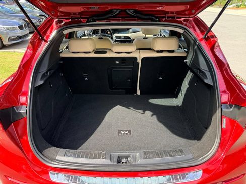 Used 2017 INFINITI QX30 Premium w/ Navigation Package FWD image 11