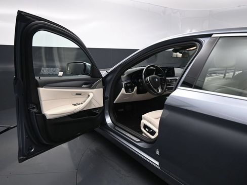Used 2022 BMW 530e w/ Convenience Package RWD image 8