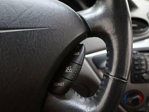Used 2003 Ford Focus ZX5 Hatchback FWD image 22