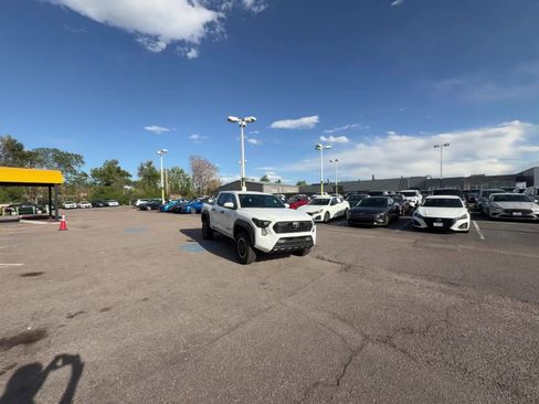 Used 2025 Toyota Tacoma TRD Off-Road AWD/4WD image 15